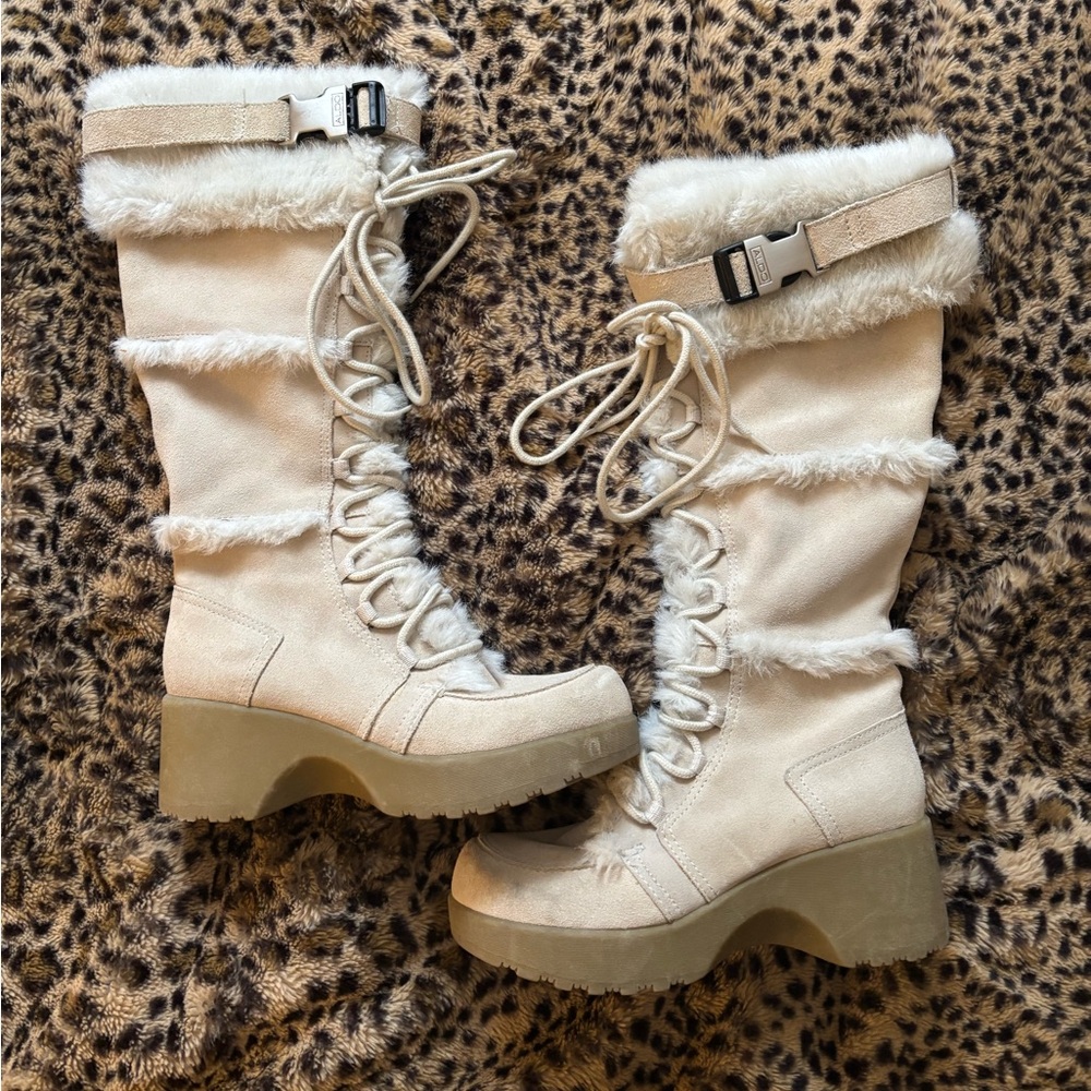 Y2K Vintage Aldo Lace Up Cream Winter Boots with Faux Fur